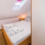 Dream House Rajic Apartament *